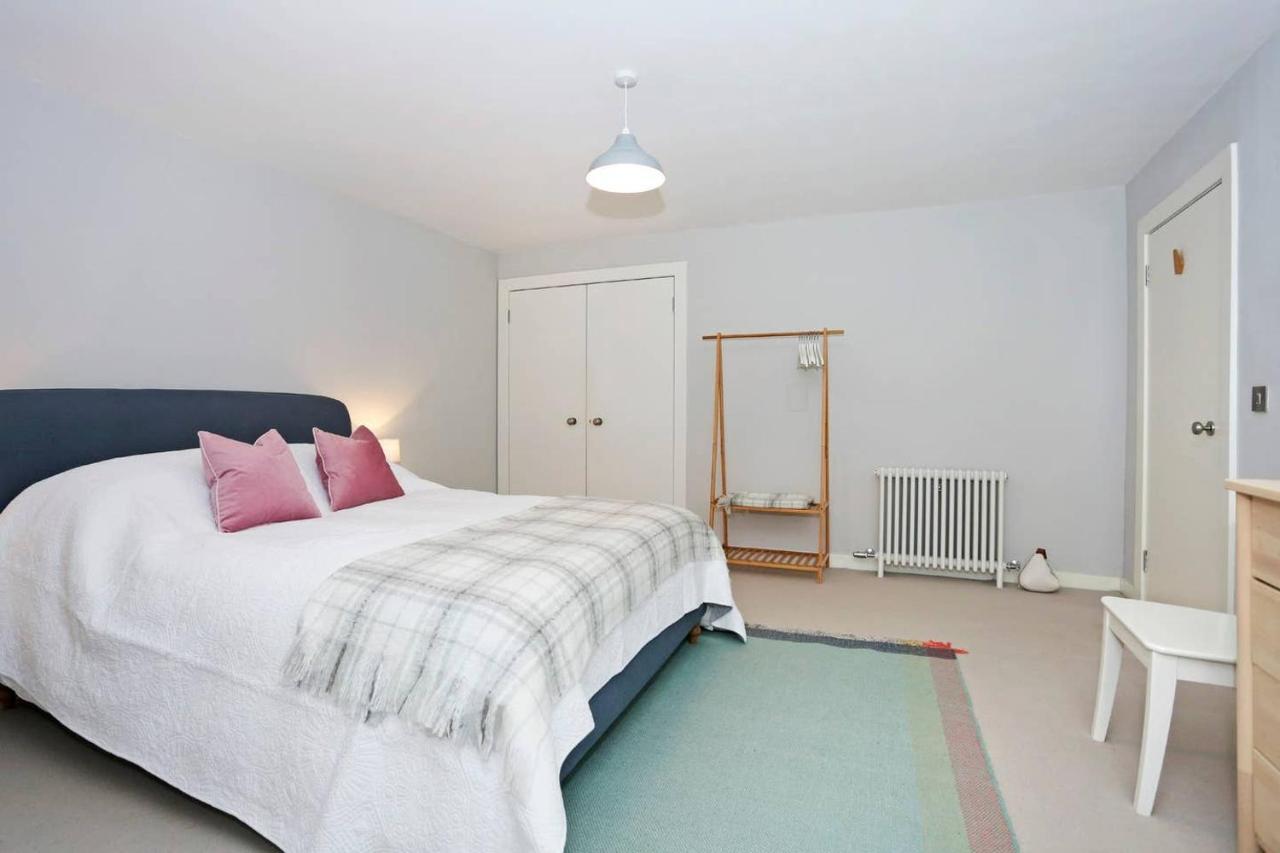Joivy Vibrant Home Near Calton Hill Edinburgh Ngoại thất bức ảnh